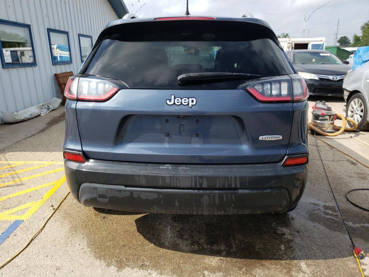 1C4PJLCB5KD370379 2019 Jeep Cherokee Latitude