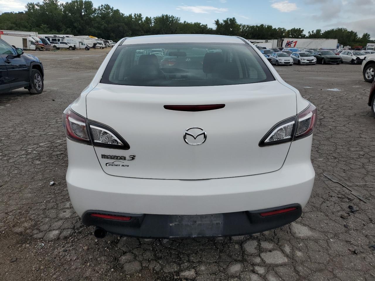 JM1BL1VG1B1390180 2011 Mazda 3 I