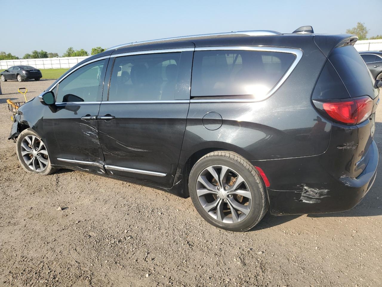 2C4RC1GGXHR837993 2017 CHRYSLER PACIFICA - Image 2