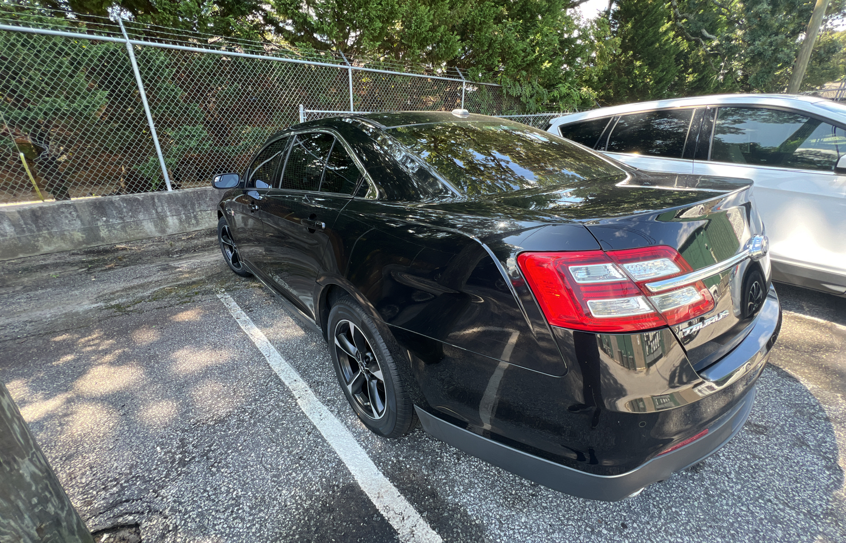 1FAHP2E81JG135155 2018 Ford Taurus Sel