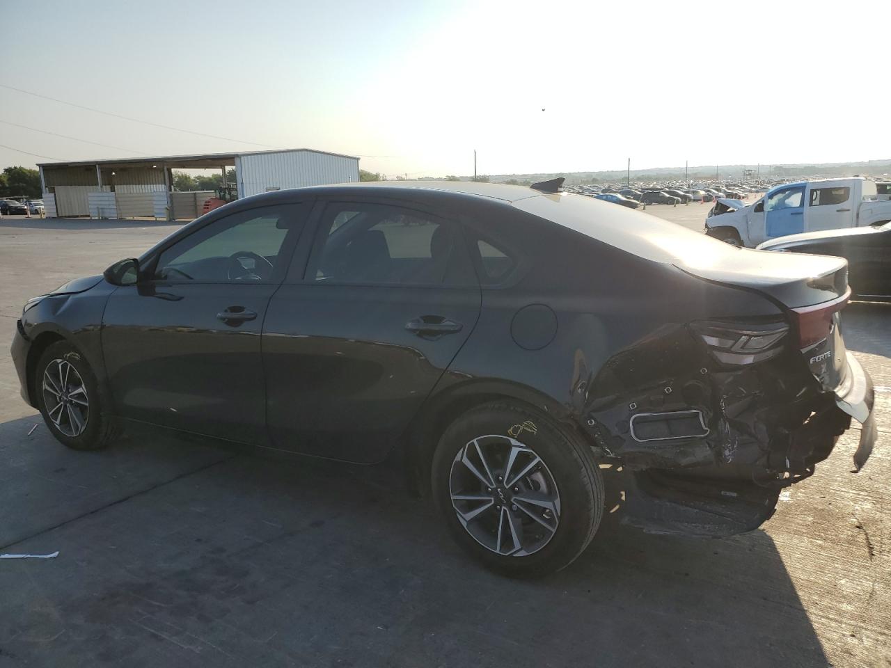 3KPF24ADXRE817512 2024 KIA FORTE - Image 2