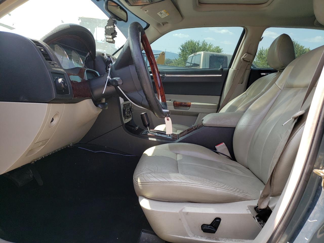2005 Chrysler 300 - Image 7