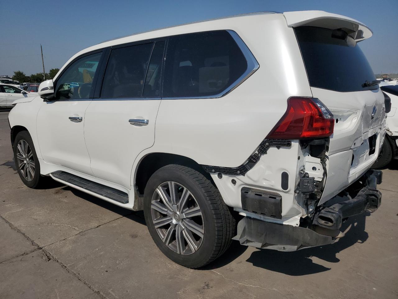 JTJHY7AXXG4210900 2016 LEXUS LX - Image 2