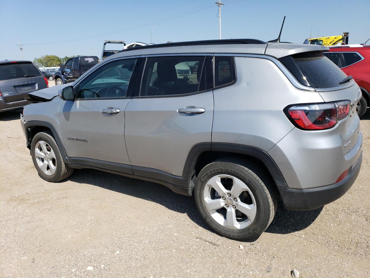 3C4NJDBB0MT573840 2021 JEEP COMPASS - Image 2