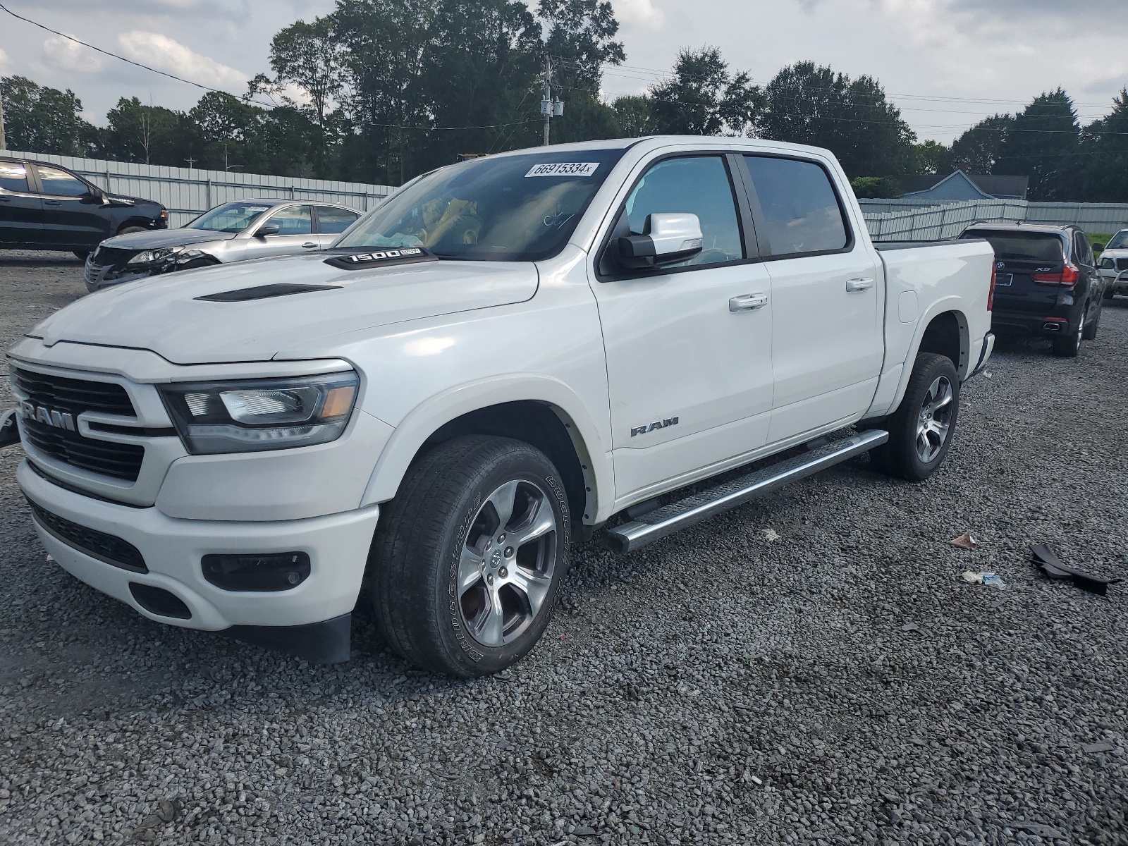 2019 Ram 1500 Laramie vin: 1C6RREJT6KN770932