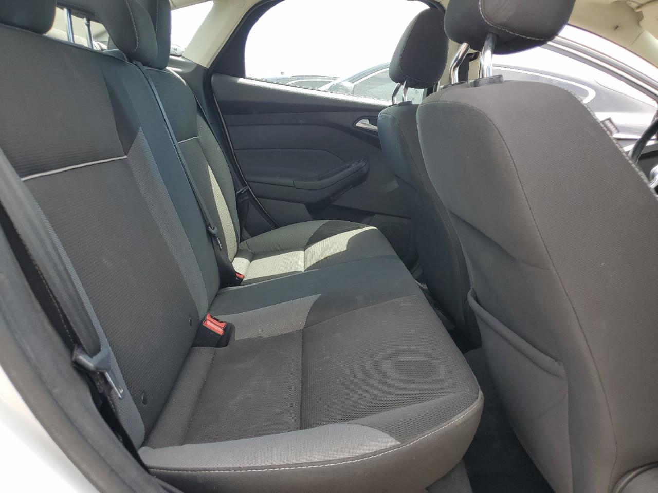1FAHP3F27CL362313 2012 Ford Focus Se