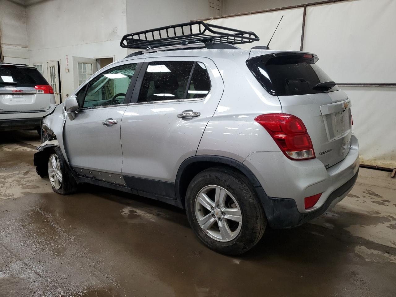 KL7CJPSB2JB612012 2018 CHEVROLET TRAX - Image 2