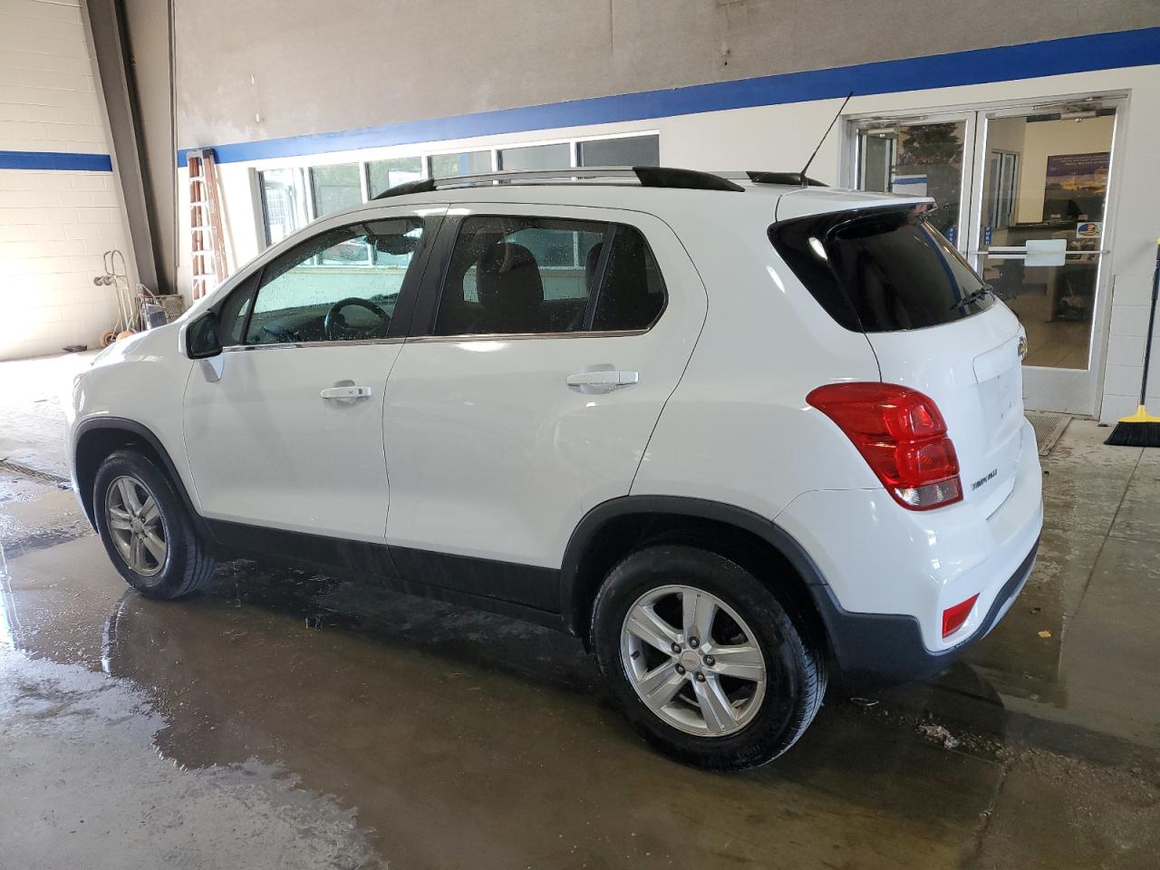 KL7CJPSB4LB320705 Chevrolet Trax 1LT 2