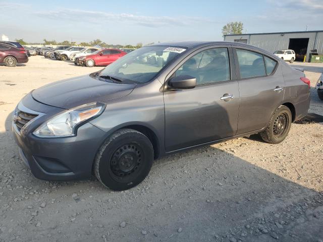 2016 Nissan Versa S للبيع في Kansas City، KS - Front End