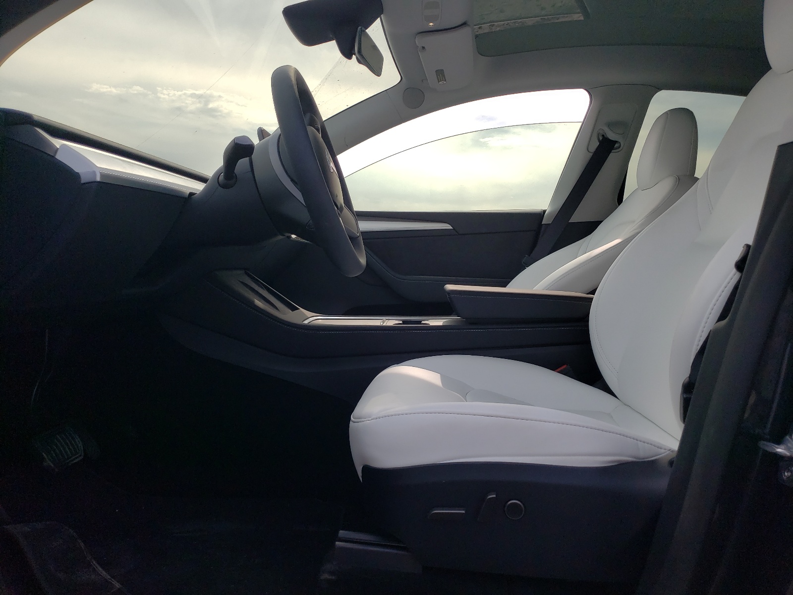 7SAYGDEE8RF080062 2024 Tesla Model Y