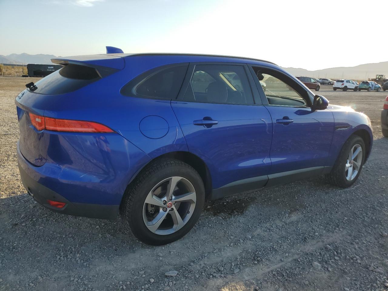 SADCJ2FX1JA270414 2018 Jaguar F-Pace Premium