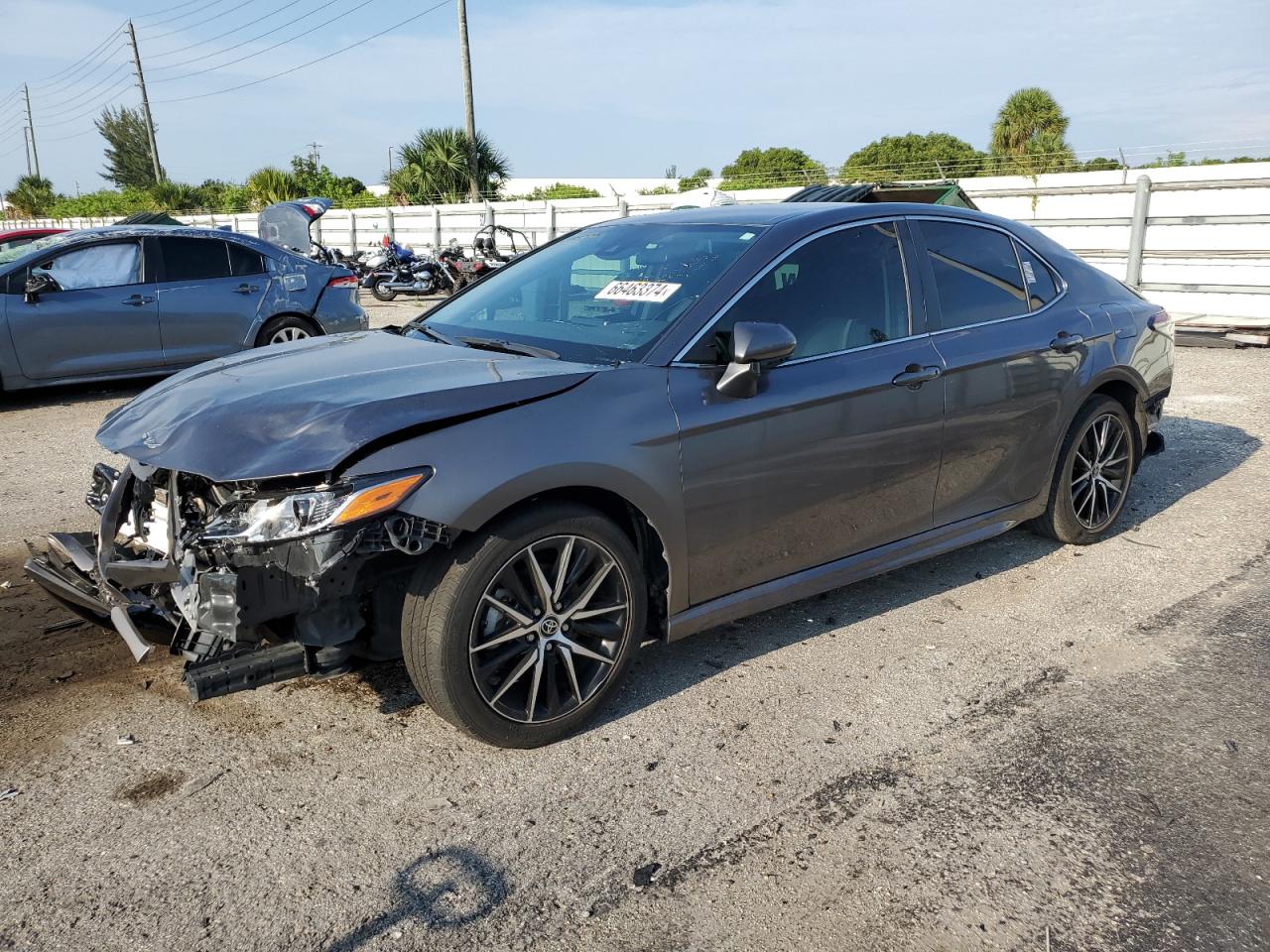 4T1G11AK6NU679267 2022 TOYOTA CAMRY - Image 1