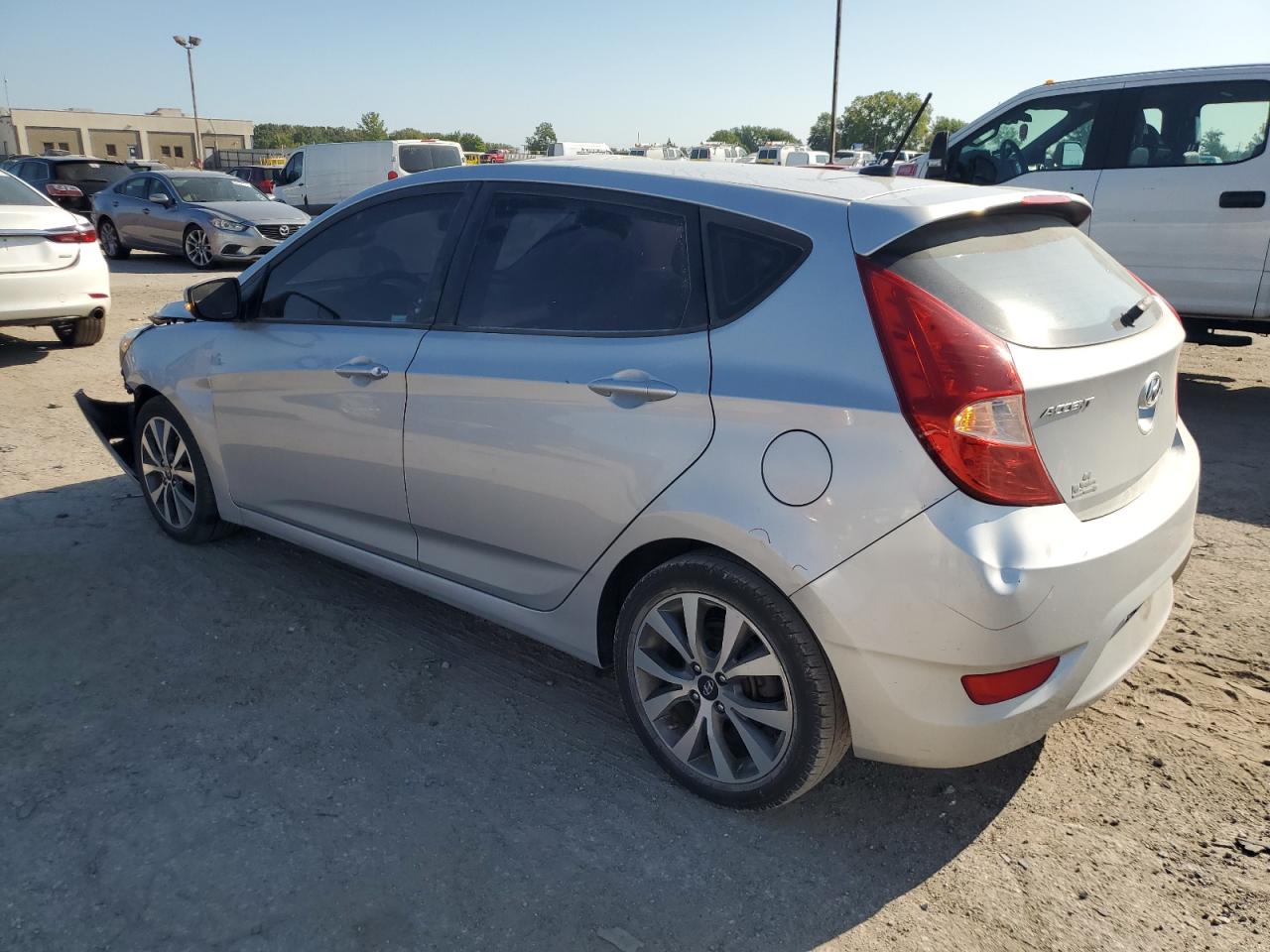 KMHCU5AE1GU237572 2016 HYUNDAI ACCENT - Image 2