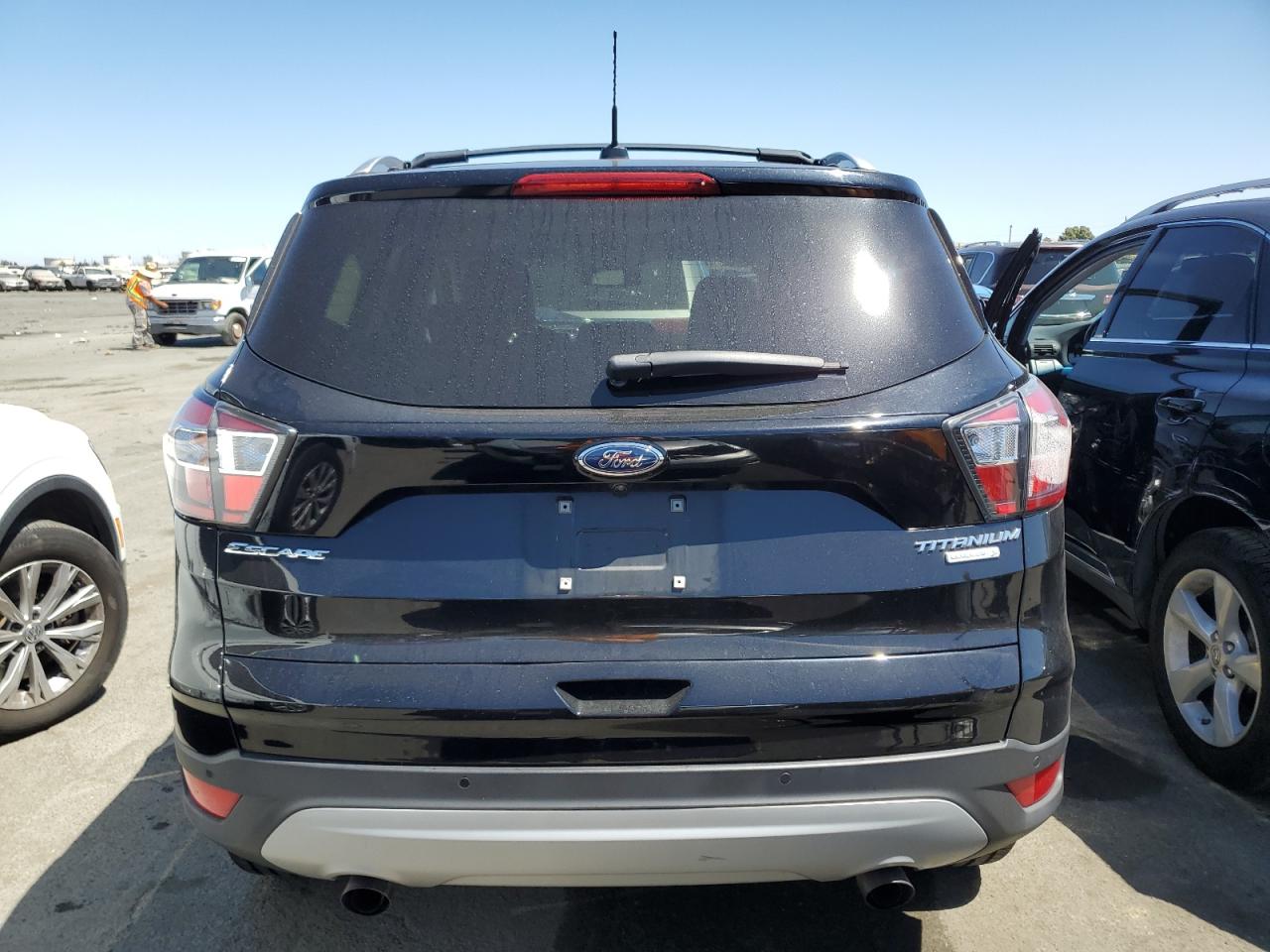 1FMCU0J92HUA32611 2017 Ford Escape Titanium