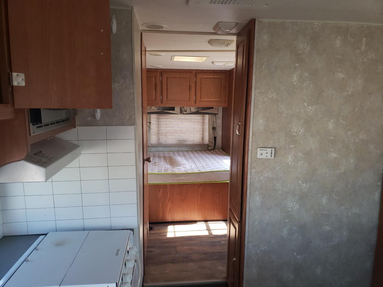 2005 Ford Econoline E450 Super Duty Cutaway Van VIN: 1FDXE45S25HB13373 Lot: 66511734