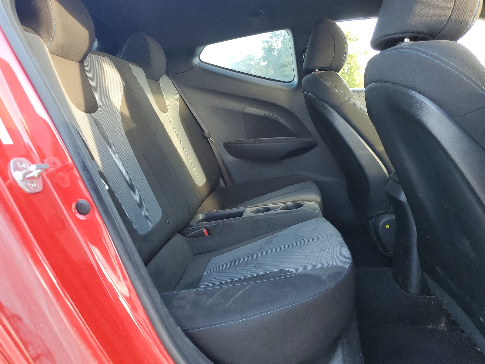 KMHTG6AF3KU016750 2019 Hyundai Veloster Base