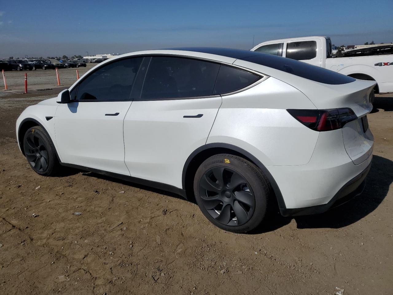 7SAYGDED7RF097569 2024 TESLA MODEL Y - Image 2