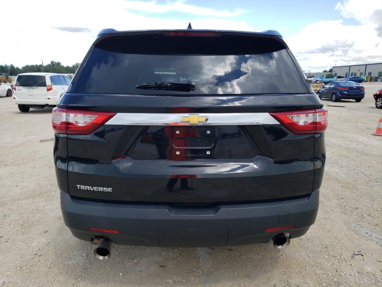 2018 Chevrolet Traverse Ls VIN: 1GNERFKW8JJ136279 Lot: 69132134