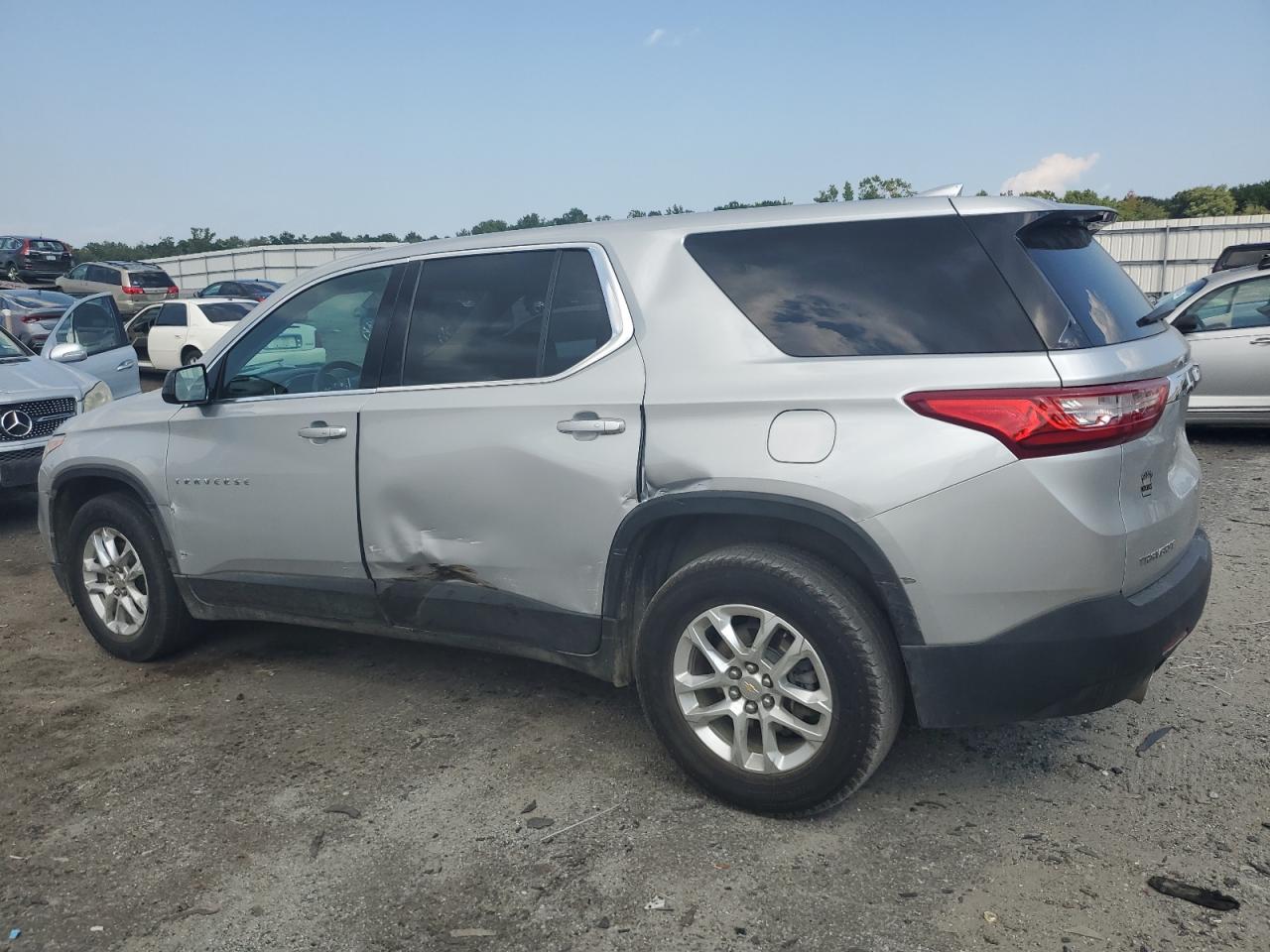 1GNERFKW8KJ295899 2019 CHEVROLET TRAVERSE - Image 2