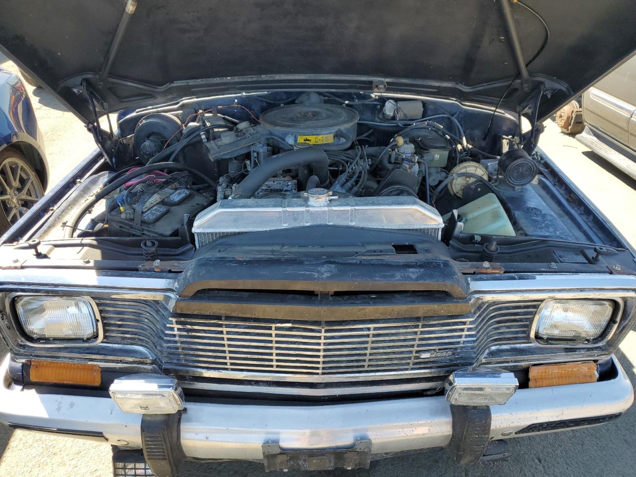 1986 Jeep Grand Wagoneer - Image 12