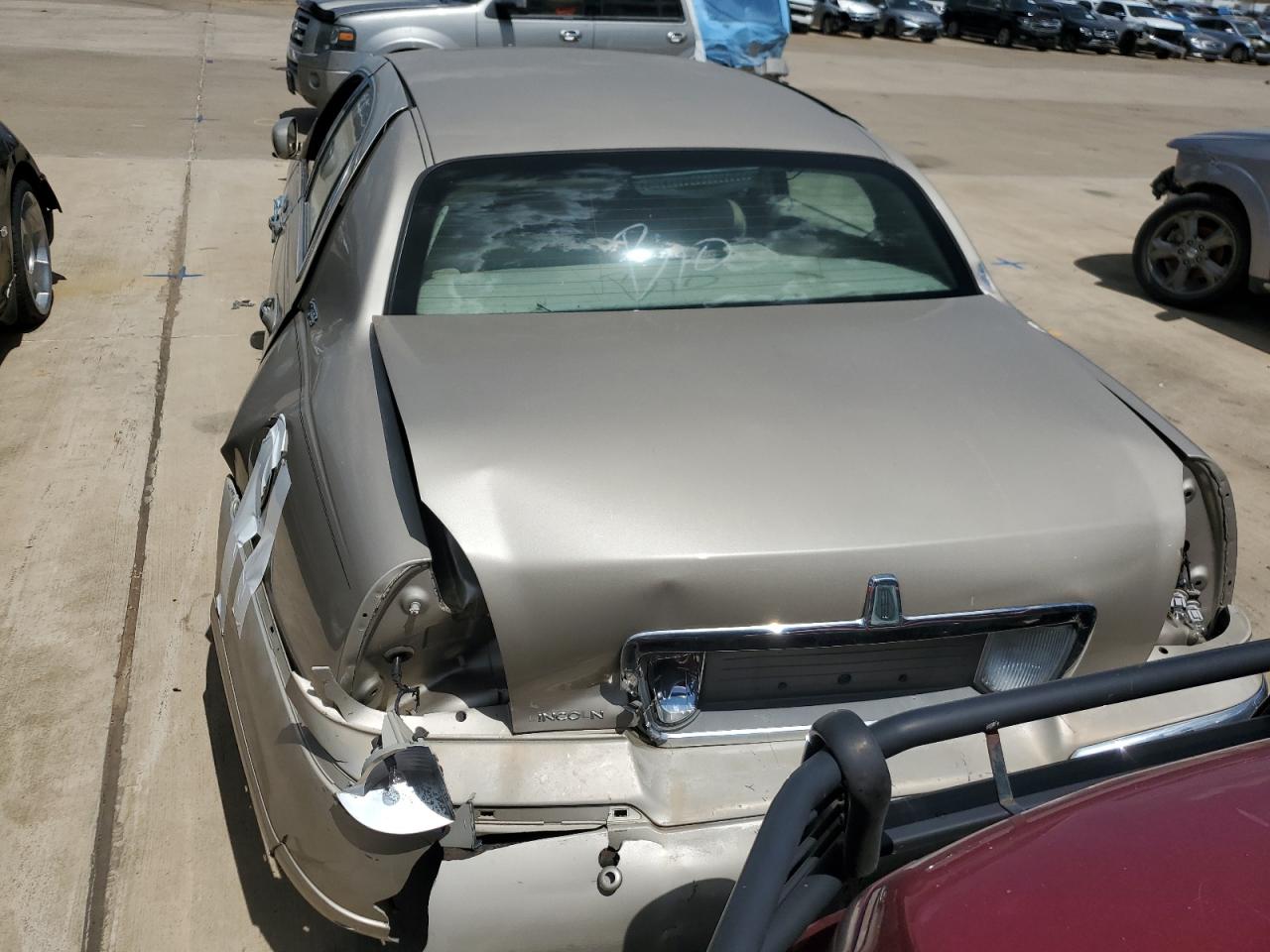 2005 Lincoln Town Car Signature Limited VIN: 1LNHM82W95Y650165 Lot: 66016604