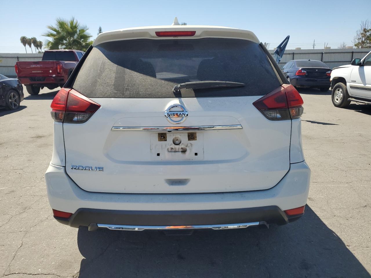 2017 Nissan Rogue S VIN: KNMAT2MT0HP519256 Lot: 68491934