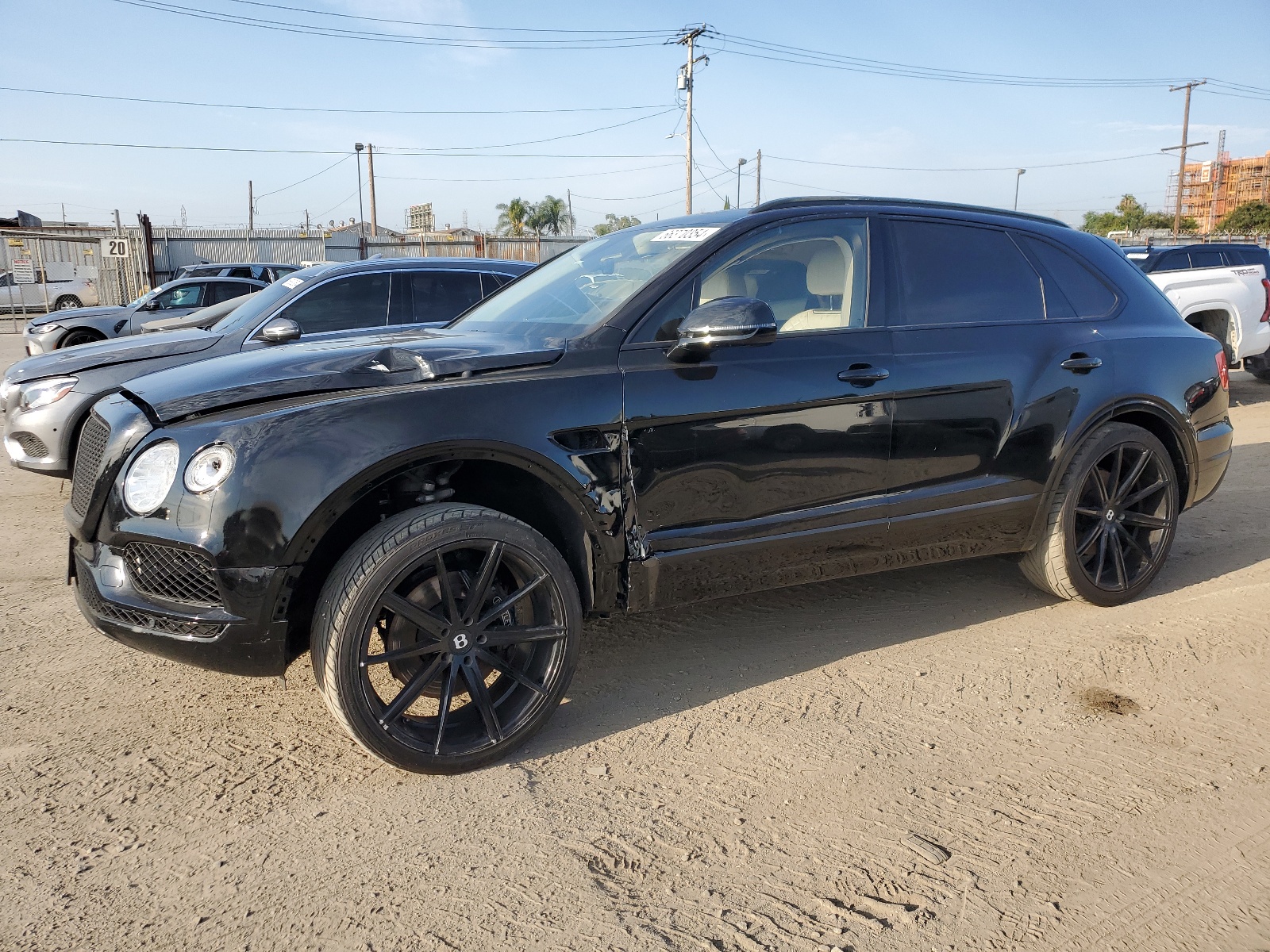 2017 Bentley Bentayga vin: SJAAC2ZV5HC015773