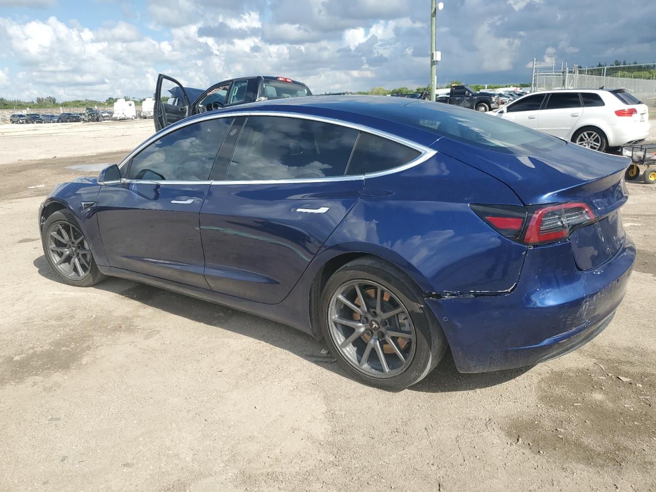 2018 Tesla Model 3 VIN: 5YJ3E1EB5JF054217 Lot: 68795704