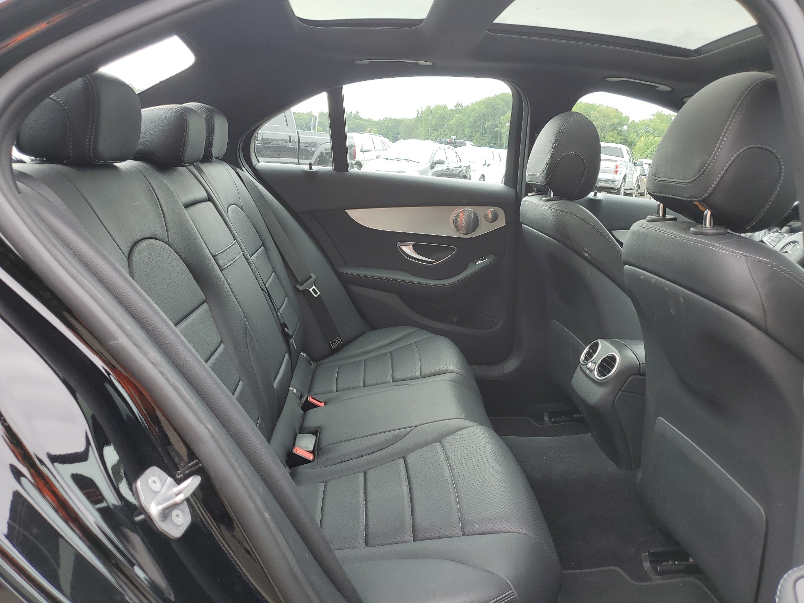 55SWF4KB7JU273162 2018 Mercedes-Benz C 300 4Matic