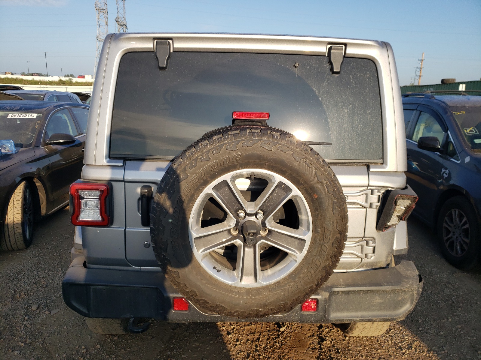 1C4HJXEG0JW166628 2018 Jeep Wrangler Unlimited Sahara