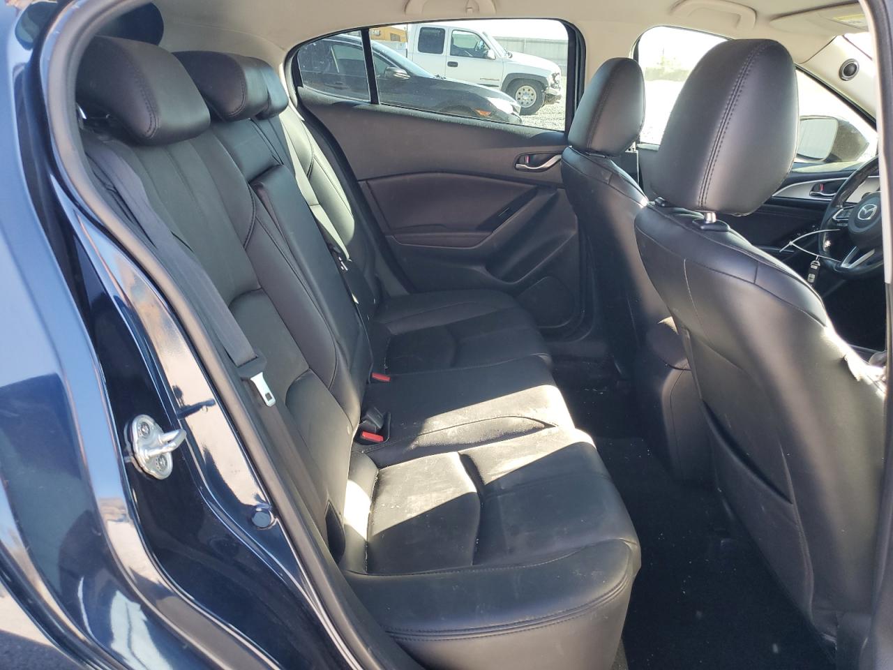 2018 Mazda 3 - Image 11