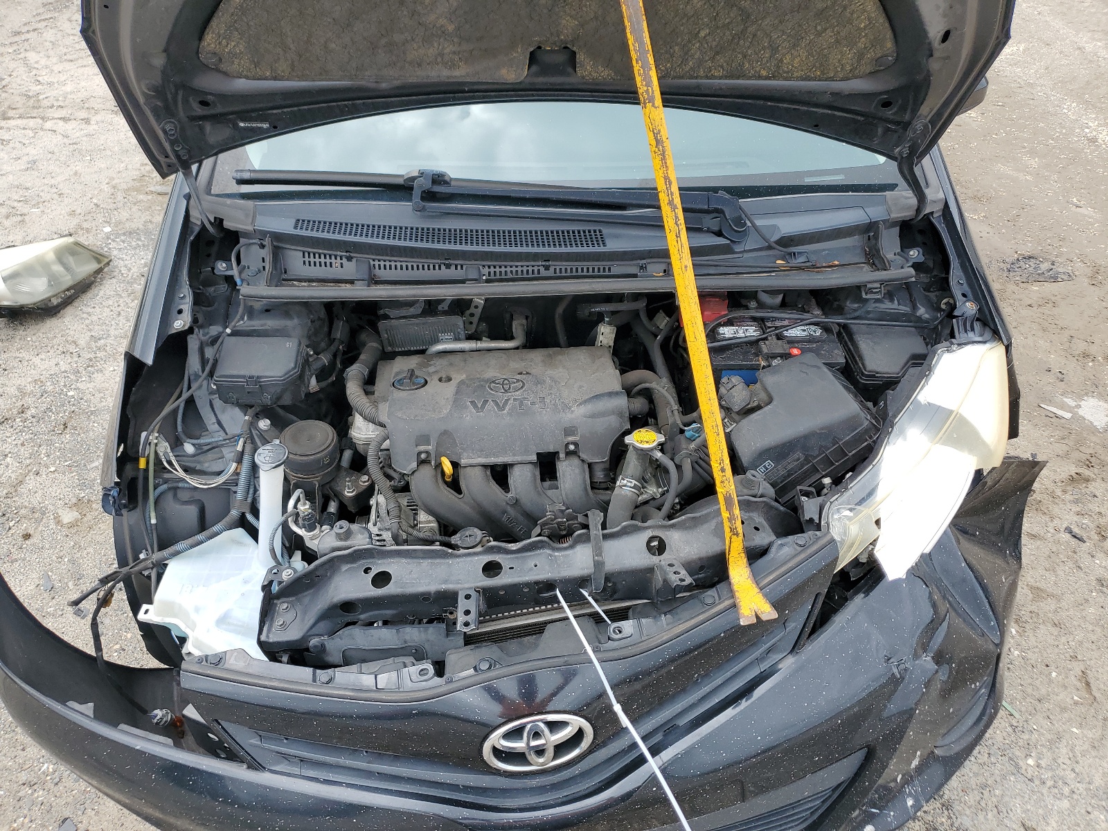 JTDKTUD37CD509690 2012 Toyota Yaris