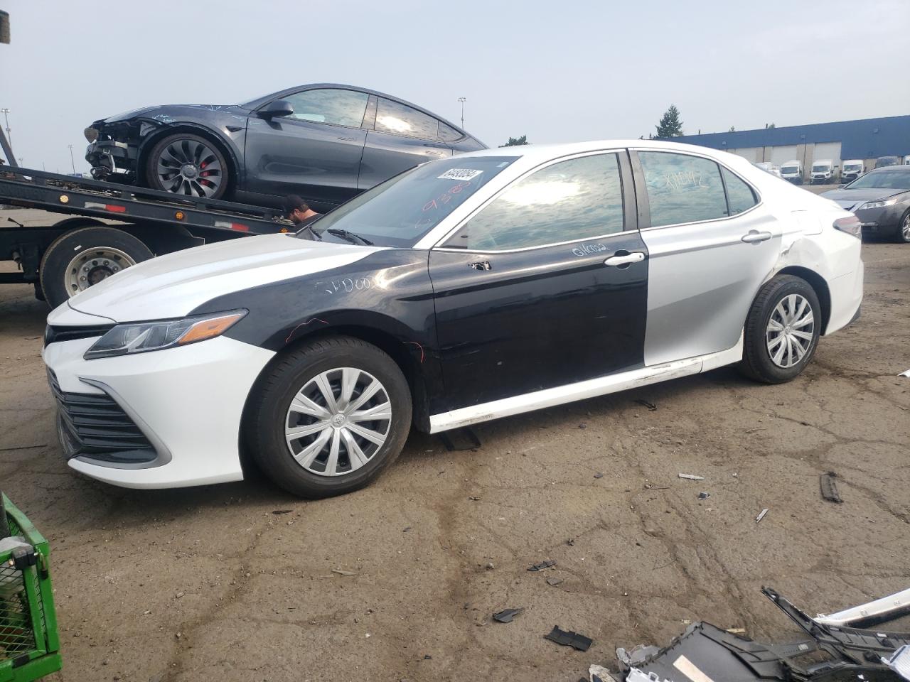 2022 Toyota Camry Le for Sale in Woodhaven, MI - All Over