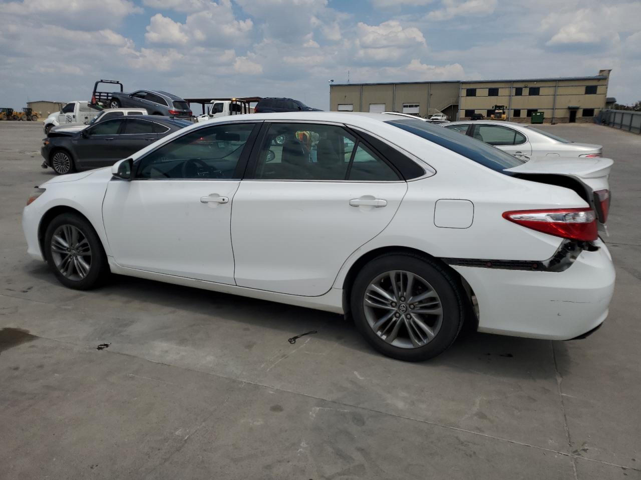 4T1BF1FK9HU371700 2017 TOYOTA CAMRY - Image 2