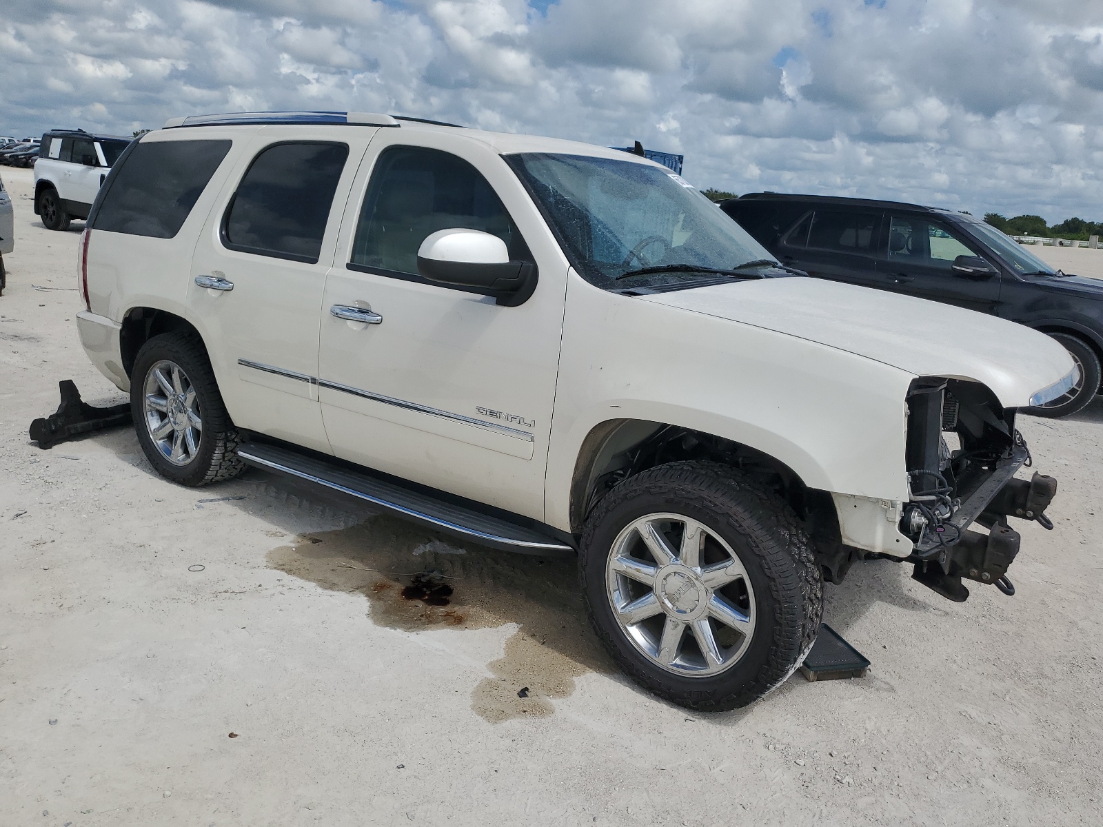 2013 GMC Yukon Denali vin: 1GKS1EEF2DR261278