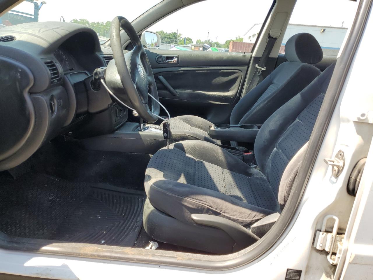 2000 Volkswagen Passat Gls VIN: WVWMA23B5YE122892 Lot: 64961684