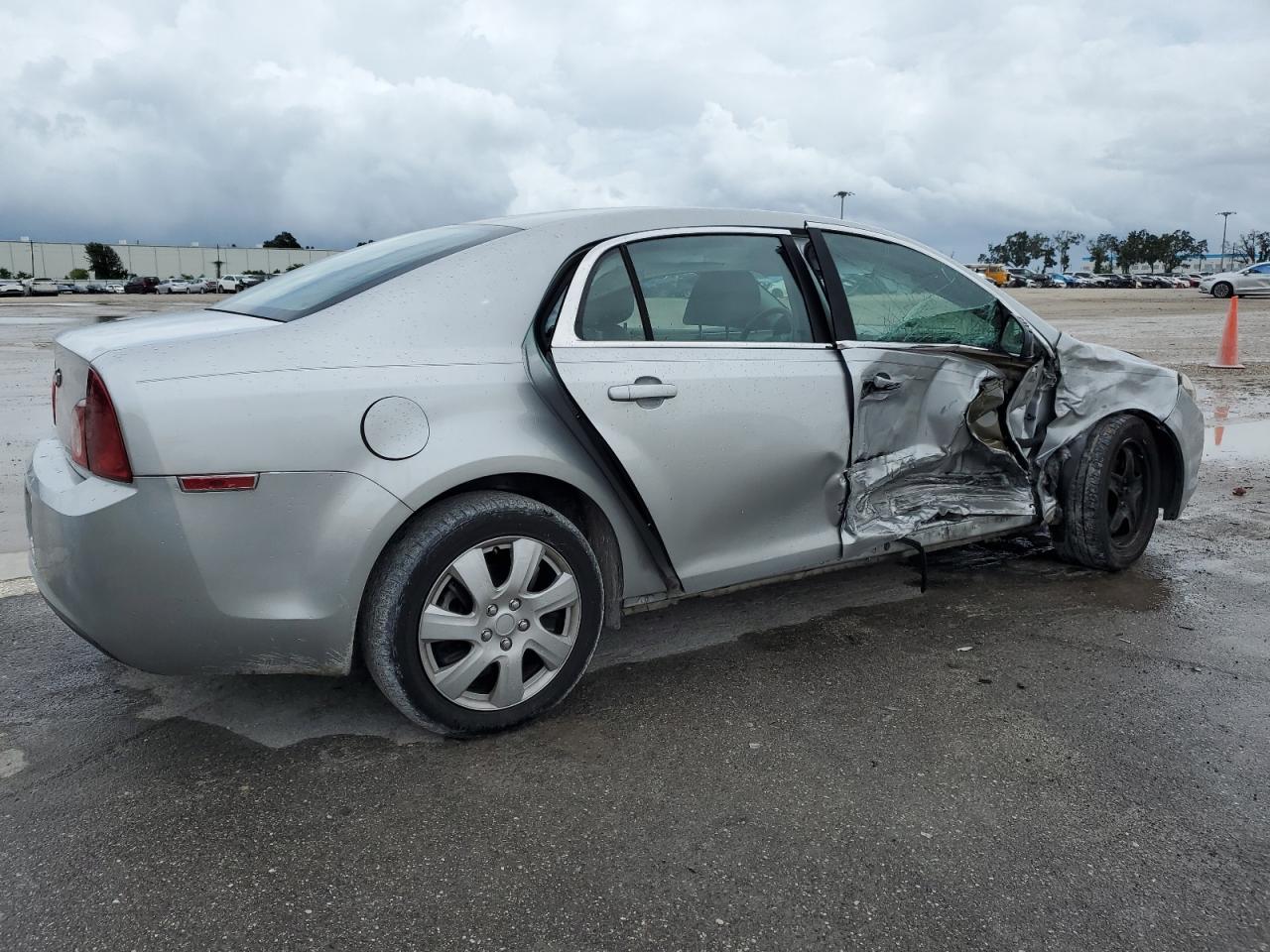 2010 Chevrolet Malibu - Image 3