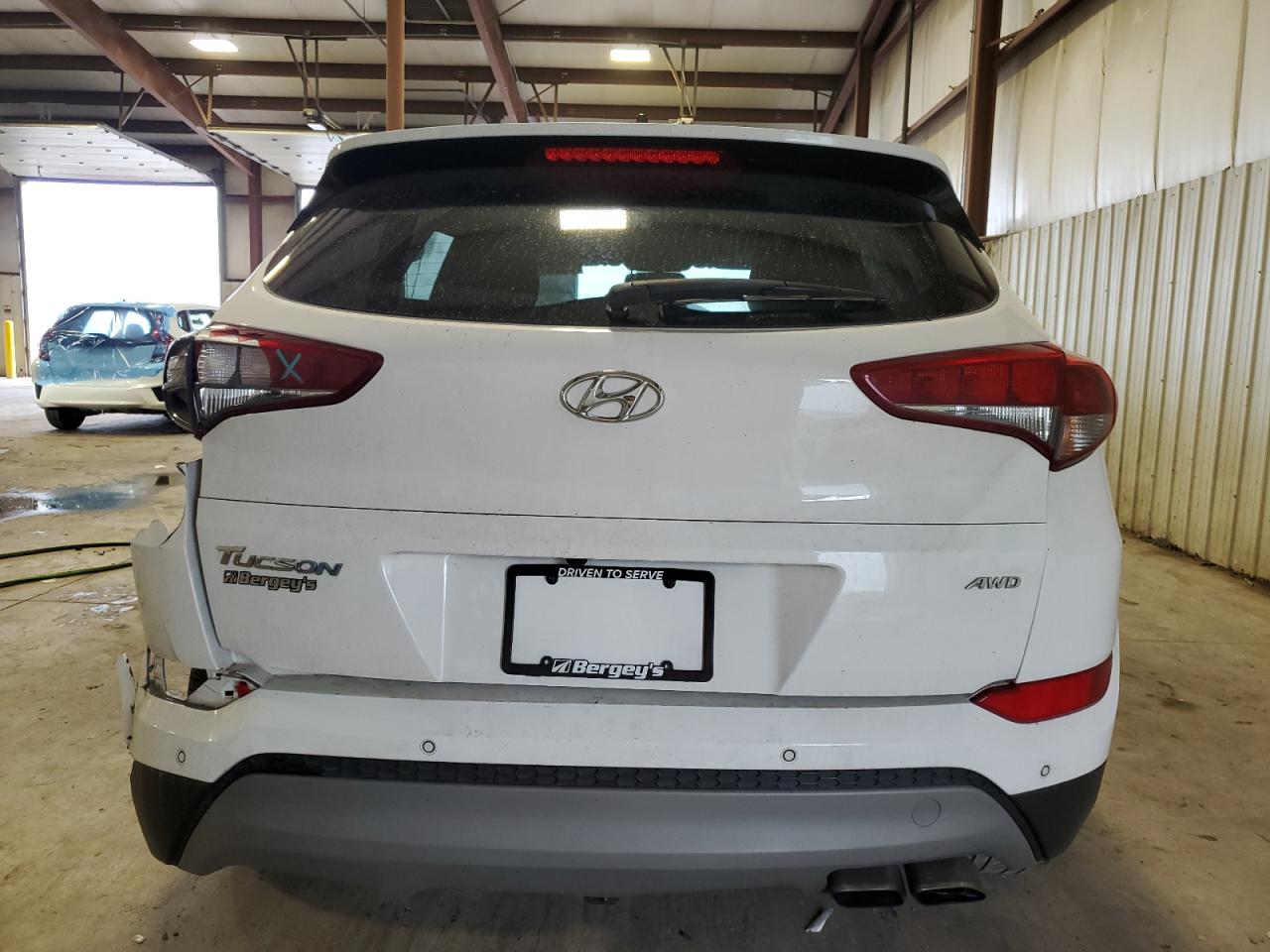 KM8J3CA20JU757774 2018 Hyundai Tucson Value