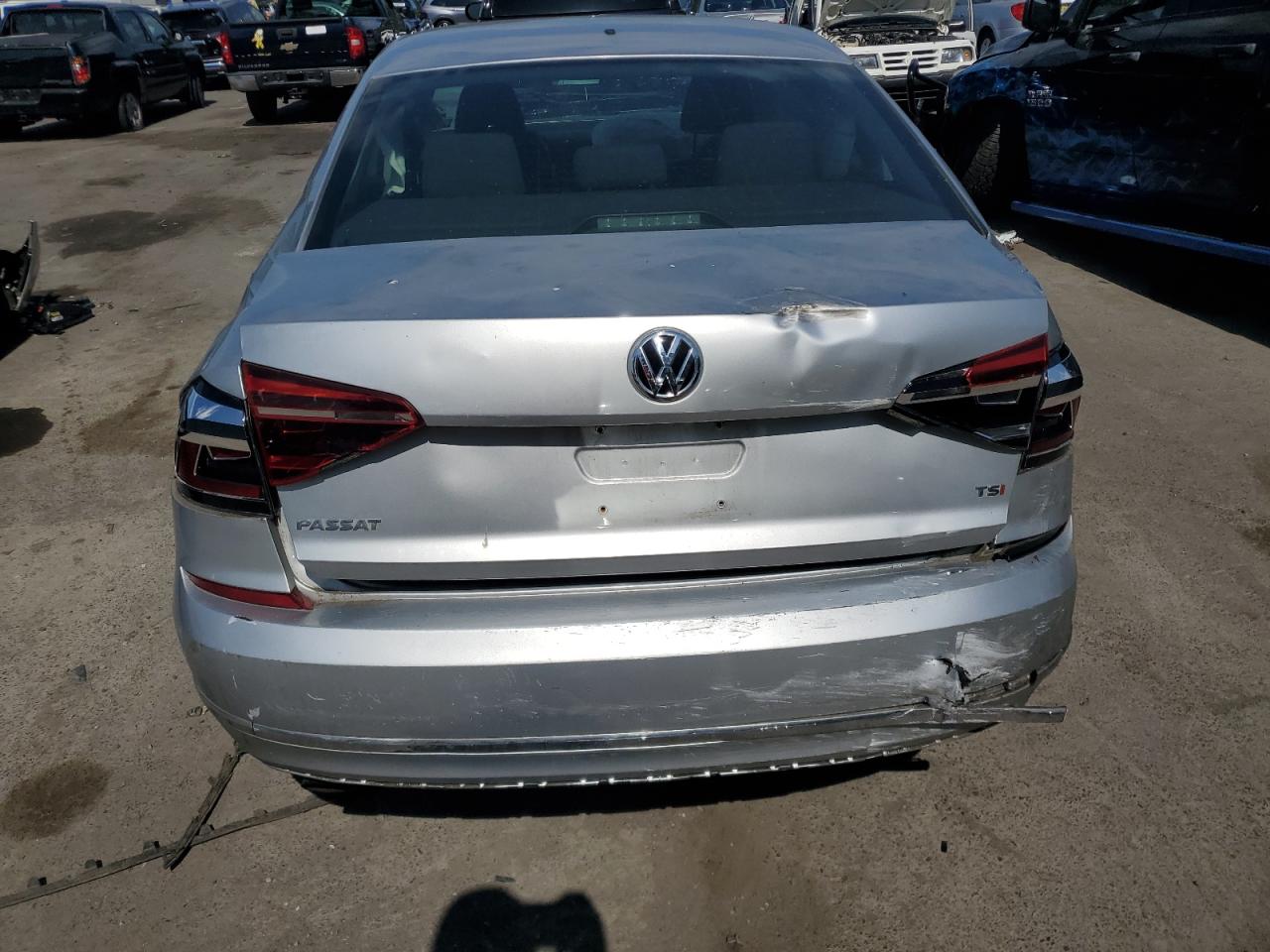 1VWAA7A34JC026827 2018 Volkswagen Passat S