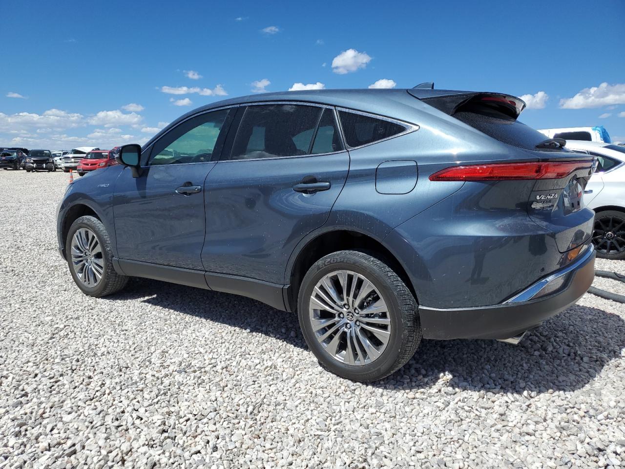2021 Toyota Venza - Image 2