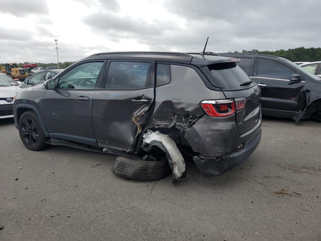 3C4NJDBBXJT492470 2018 JEEP COMPASS - Image 2