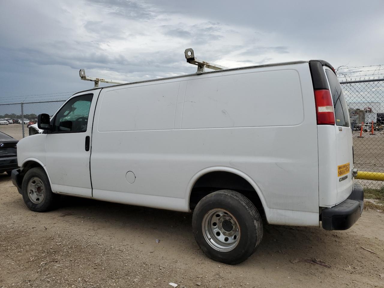 2017 Chevrolet Express G2500 VIN: 1GCWGAFF0H1351410 Lot: 69023224