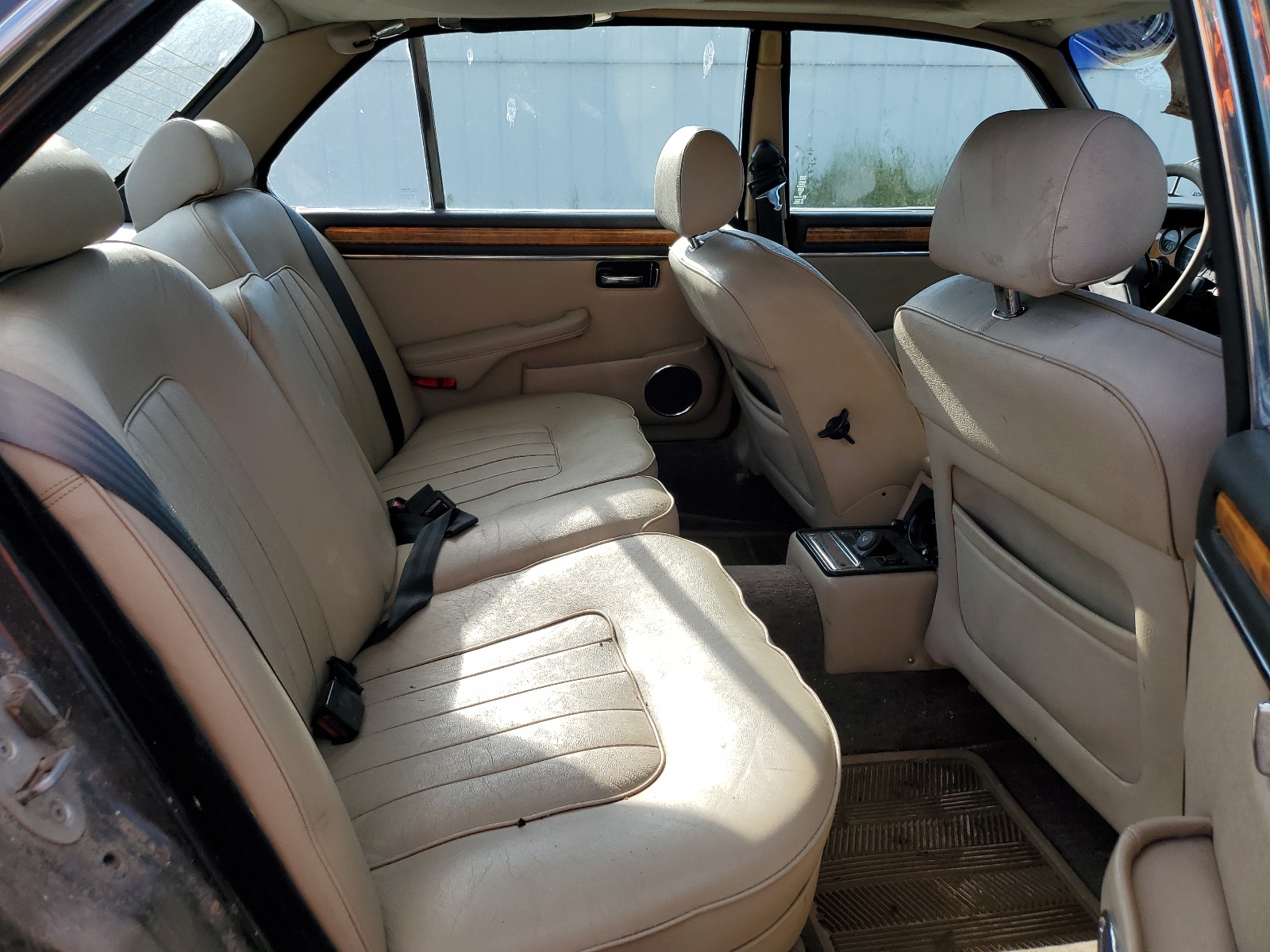 SAJBN1042HC478161 1987 Jaguar Xj12