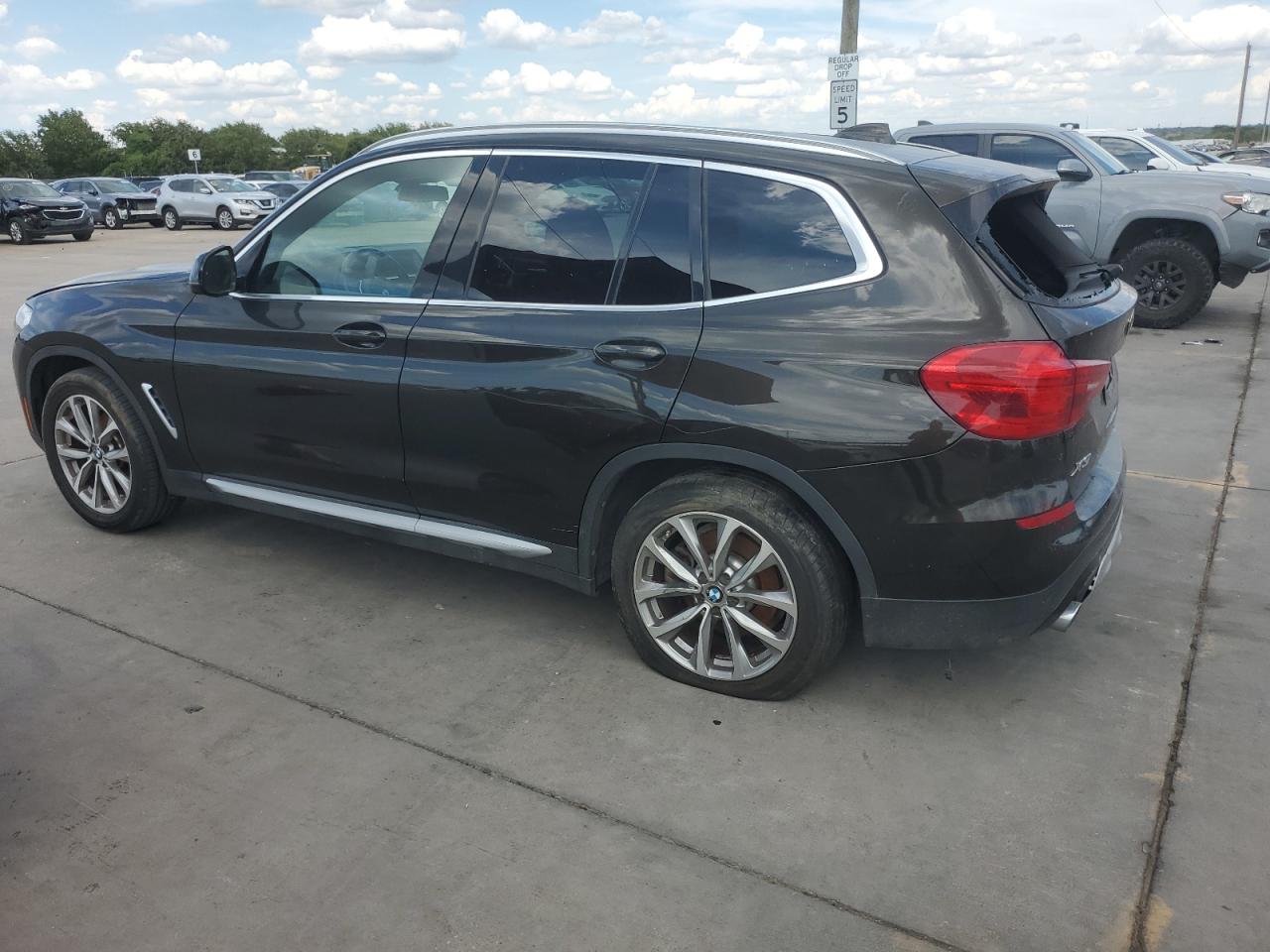 5UXTR7C58KLF31811 2019 BMW X3 - Image 2