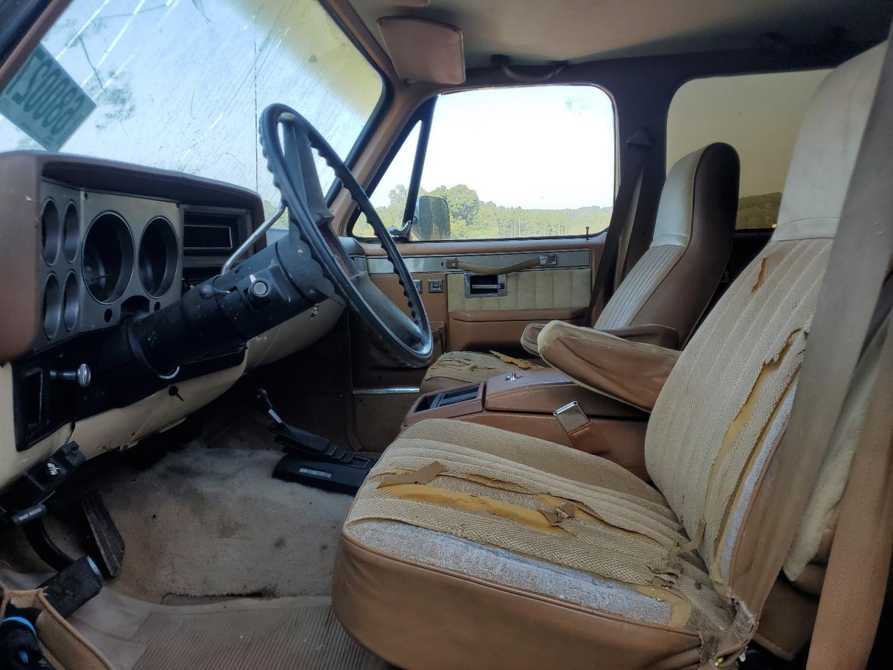 1988 Chevrolet Suburban V10 VIN: 1GNEV16K0JF180768 Lot: 68002764