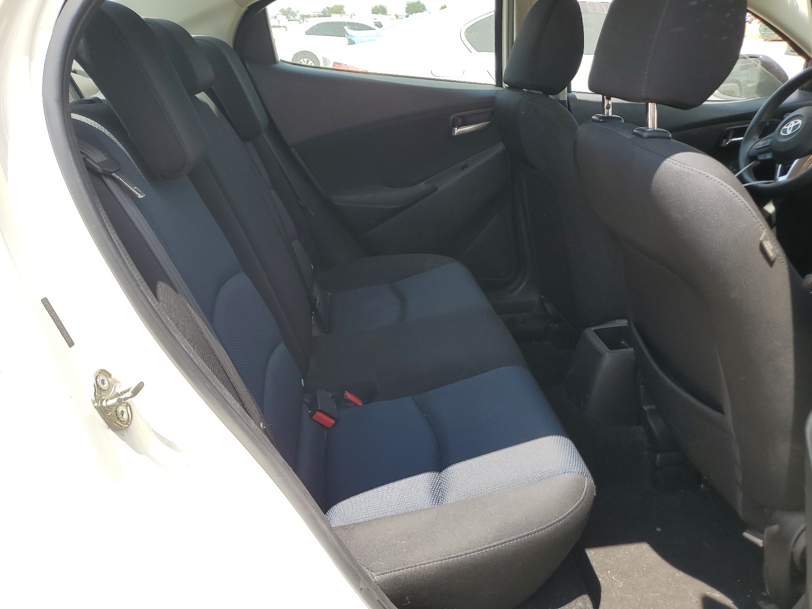 3MYDLBYV0HY158135 2017 Toyota Yaris Ia