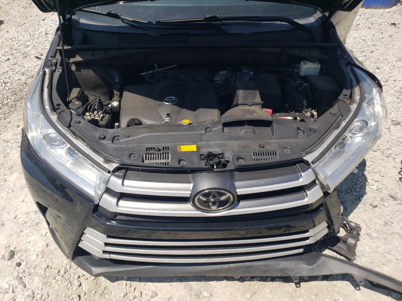 5TDKZRFH3HS517088 2017 Toyota Highlander Se