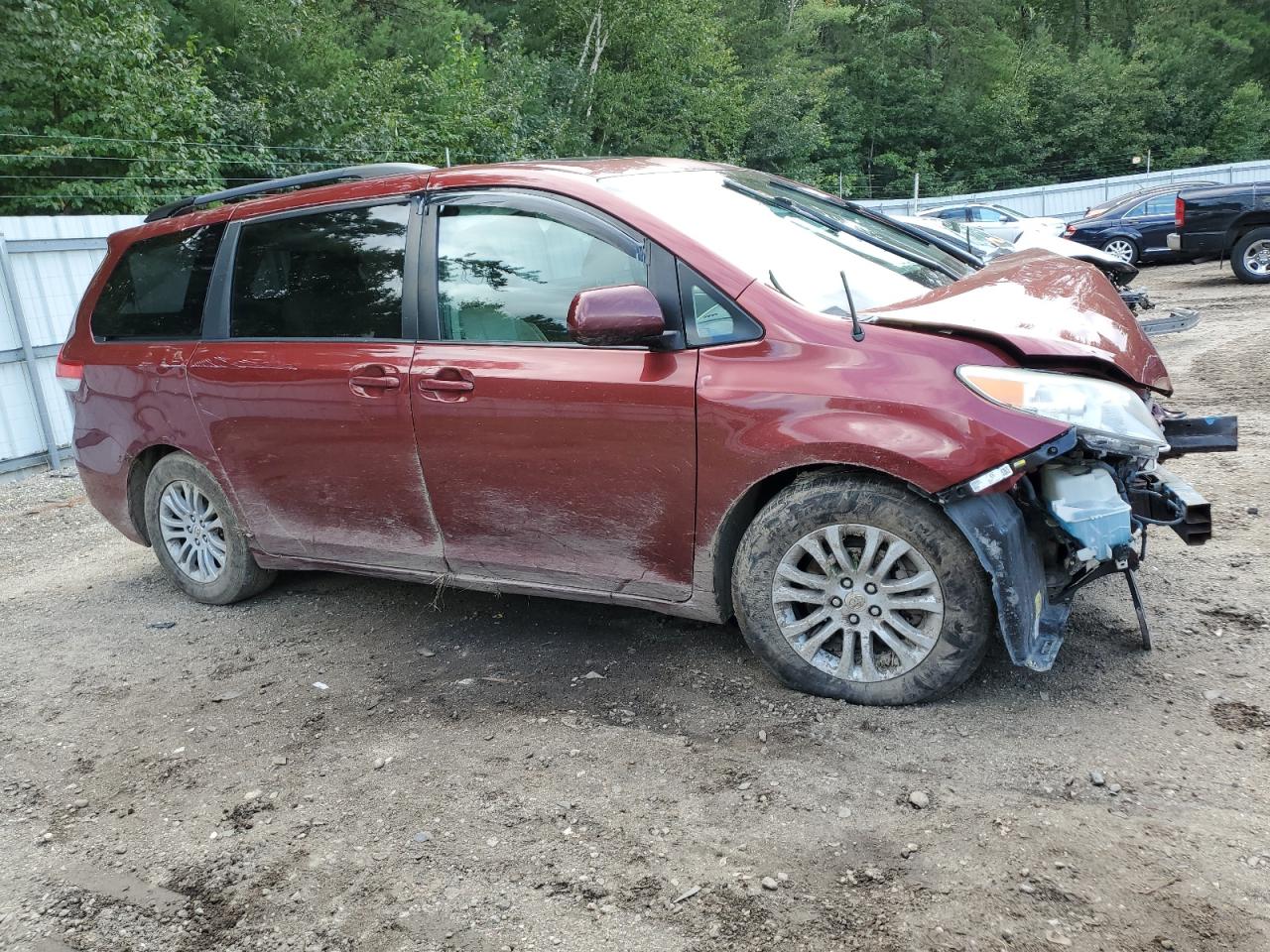 2011 Toyota Sienna Xle VIN: 5TDYK3DC5BS021879 Lot: 68337874