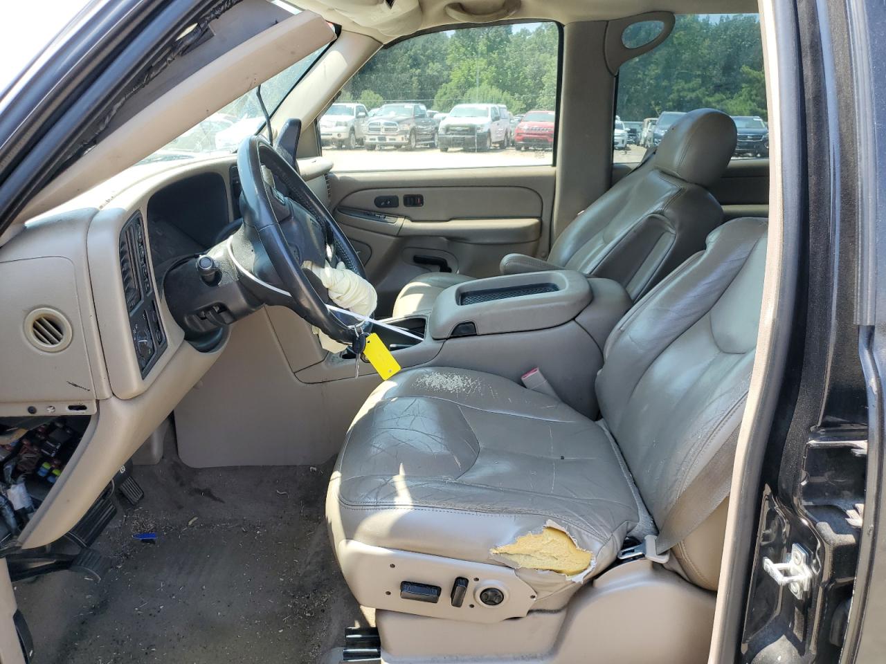 2005 GMC New Sierra K1500 VIN: 2GTEK13T551146823 Lot: 67310404