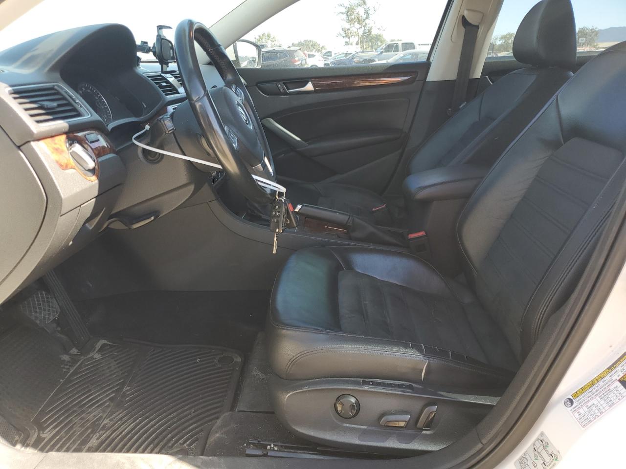 2012 Volkswagen Passat Sel VIN: 1VWCM7A39CC079364 Lot: 67977934